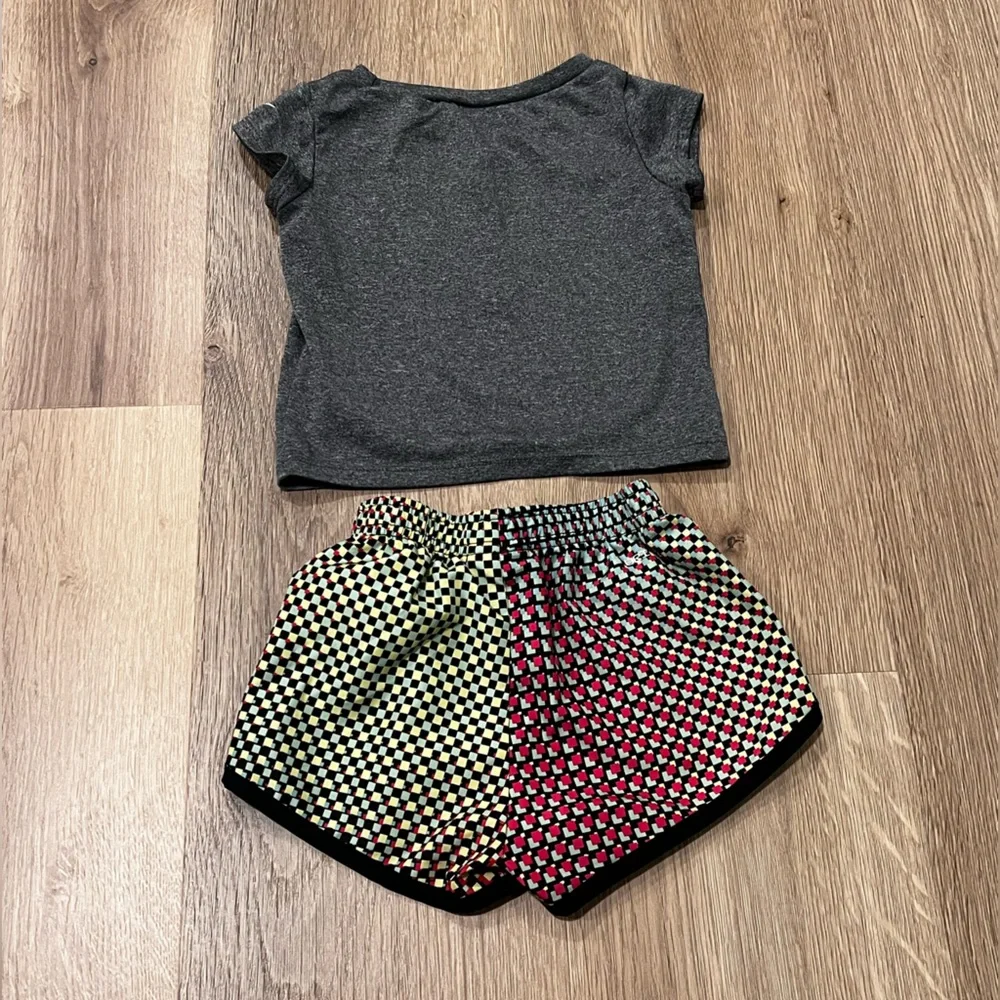 3/$20 Nike Little Girls Gray and Multicolor Summer Set - Picture 3 of 8